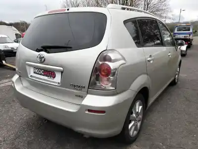 Vehicul casat toyota corolla verso (r1) 2.2 d-4d luna al anului 0 alimentat 2adftv