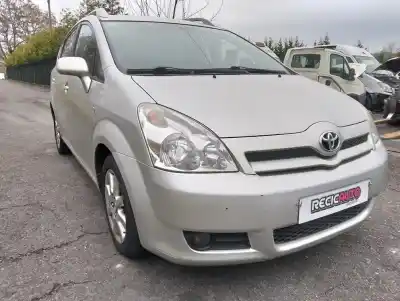 Vehicul casat toyota corolla verso (r1) 2.2 d-4d luna al anului 0 alimentat 2adftv