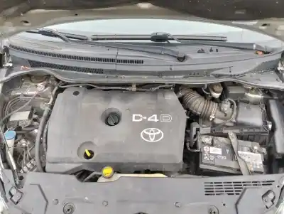 Vehicul casat toyota corolla verso (r1) 2.2 d-4d luna al anului 0 alimentat 2adftv