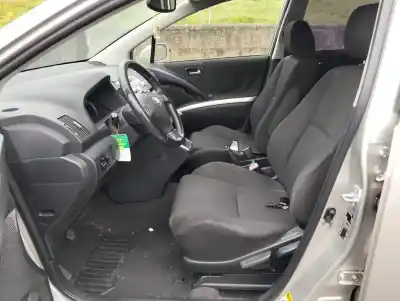 Vehicul casat toyota corolla verso (r1) 2.2 d-4d luna al anului 0 alimentat 2adftv