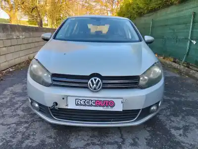 Vehicul casat VOLKSWAGEN GOLF VI (5K1)  al anului 0 alimentat CAXA