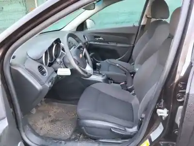 Véhicule à la ferraille chevrolet cruze station wagon lt de l'année 0 alimenté a17dts