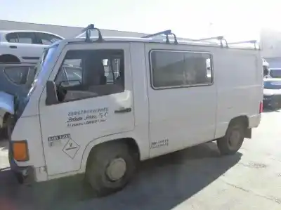 Véhicule à la ferraille mercedes                                           mb 120 d                                                                                                                                                                                                                                                   2.4                                                                                                                                                                                                                                                        de l'année 1990 alimenté om616963