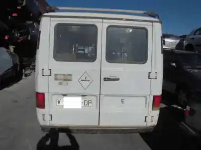 Véhicule à la ferraille mercedes                                           mb 120 d                                                                                                                                                                                                                                                   2.4                                                                                                                                                                                                                                                        de l'année 1990 alimenté om616963