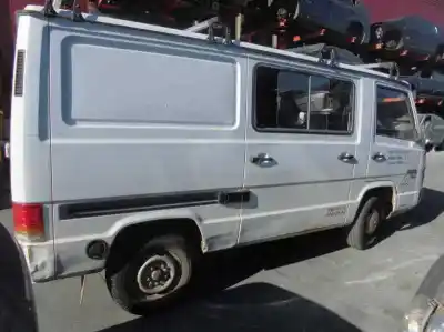 Véhicule à la ferraille mercedes                                           mb 120 d                                                                                                                                                                                                                                                   2.4                                                                                                                                                                                                                                                        de l'année 1990 alimenté om616963