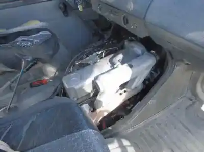 Véhicule à la ferraille mercedes                                           mb 120 d                                                                                                                                                                                                                                                   2.4                                                                                                                                                                                                                                                        de l'année 1990 alimenté om616963