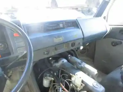 Véhicule à la ferraille mercedes                                           mb 120 d                                                                                                                                                                                                                                                   2.4                                                                                                                                                                                                                                                        de l'année 1990 alimenté om616963
