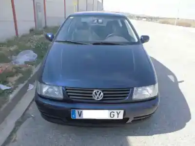 Veículo de Sucata VOLKSWAGEN POLO BERLINA (6N1) Concept do ano 2000 alimentado AER