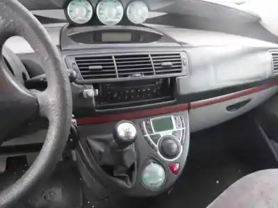 Vehicul casat citroen c8 2.0 hdi fap cat al anului 2005 alimentat rht