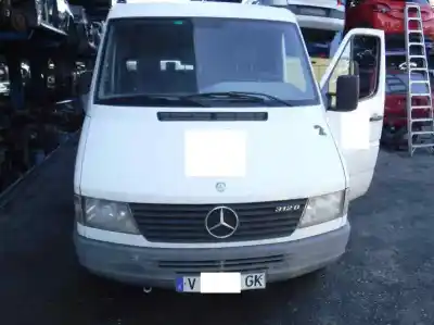 Veículo de Sucata mercedes                                           sprinter 3-t furgoneta (b903)                                                                                                                                                                                                                              312 d 2.9 (903.461 903.462 903.463)                                                                                                                                                                                                                        do ano 1999 alimentado 602980