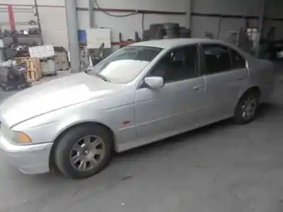 Veicolo di demolizione bmw serie 5 berlina (e39) 520i dell'anno 2001 alimentato 226s1