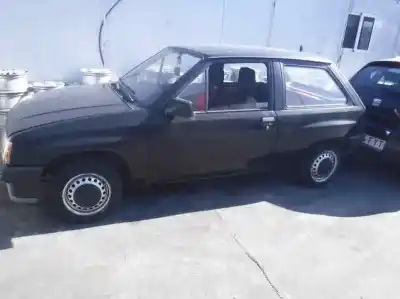 Véhicule à la ferraille opel corsa a city de l'année 1989 alimenté 1.0s