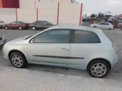 Veicolo di demolizione fiat stilo multi wagon (192) 1.6 16v dell'anno 2001 alimentato 182b6000
