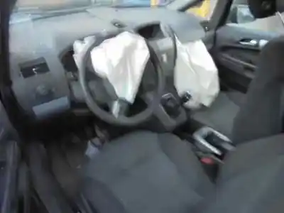 Veículo de Sucata opel zafira b cosmo do ano 2007 alimentado z19dt