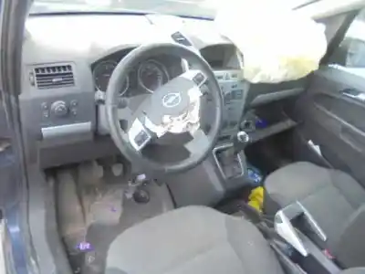 Véhicule à la ferraille opel zafira b enjoy de l'année 2009 alimenté z17dtr