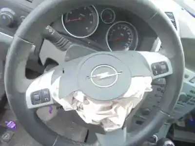 Véhicule à la ferraille opel zafira b enjoy de l'année 2009 alimenté z17dtr