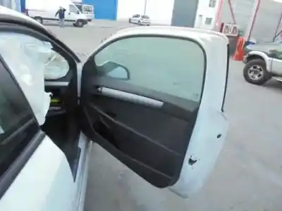 Véhicule à la ferraille opel astra gtc sport de l'année 2010 alimenté z19dt