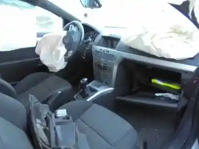 Véhicule à la ferraille opel astra gtc sport de l'année 2010 alimenté z19dt