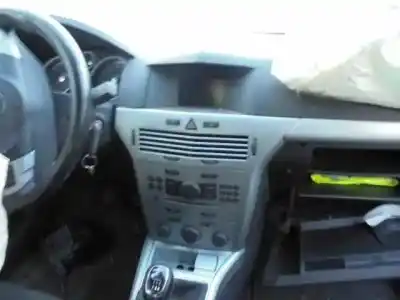 Véhicule à la ferraille opel astra gtc sport de l'année 2010 alimenté z19dt