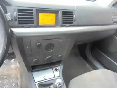 Vehicul casat opel vectra c berlina comfort al anului 2003 alimentat y20dth