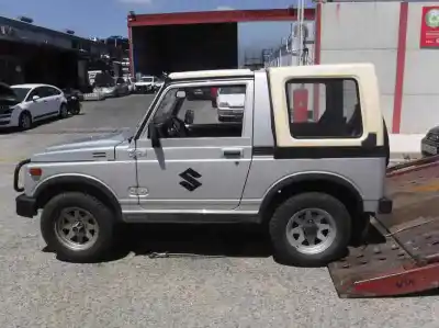 Véhicule à la ferraille suzuki                                             santana                                                                                                                                                                                                                                                    santana 413 samurai                                                                                                                                                                                                                                        de l'année 1988 alimenté g13a