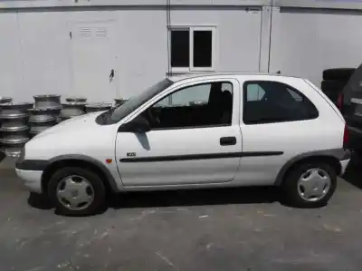 Veicolo di demolizione opel corsa b eco dell'anno 2000 alimentato x10xe