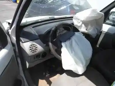 Véhicule à la ferraille renault   de l'année 2007 alimenté k9kw7