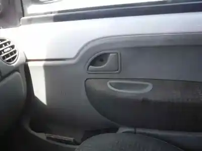 Véhicule à la ferraille renault   de l'année 2007 alimenté k9kw7