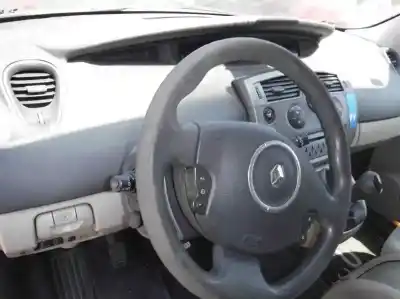 Veículo de Sucata renault scenic ii confort expression do ano 2006 alimentado k9kp7