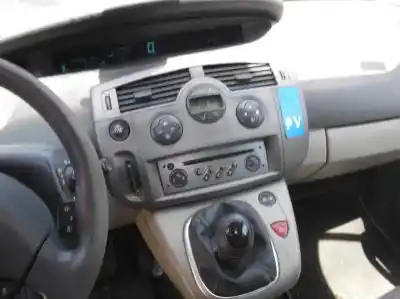 Veículo de Sucata renault scenic ii confort expression do ano 2006 alimentado k9kp7