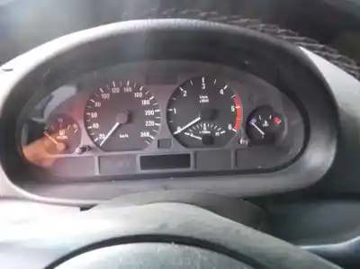 Vehicul casat bmw serie 3 berlina (e46) 320d al anului 2000 alimentat 204d1