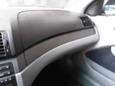 Vehicul casat bmw serie 3 berlina (e46) 320d al anului 2000 alimentat 204d1