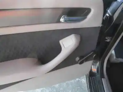 Vehicul casat bmw serie 3 berlina (e46) 320d al anului 2000 alimentat 204d1