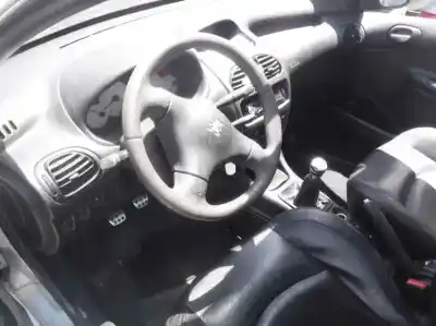 Vehicul casat peugeot 206 berlina gti al anului 2001 alimentat rfn