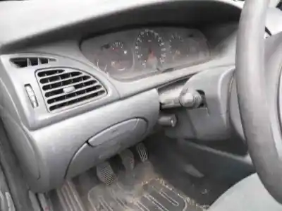 Scrapping Vehicle citroen c5 berlina 2.0 hdi vivace-/ automático of the year 2003 powered rhz