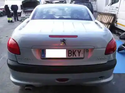 Sloopvoertuig peugeot 206 cc cc van het jaar 2001 aangedreven rfn