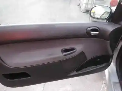 Sloopvoertuig peugeot 206 cc cc van het jaar 2001 aangedreven rfn