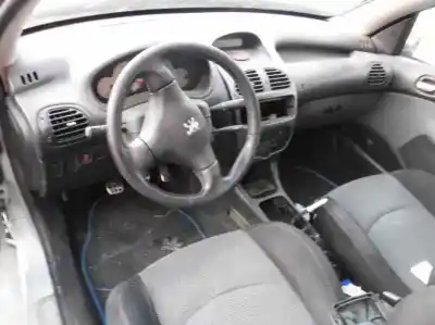 Sloopvoertuig peugeot 206 cc cc van het jaar 2001 aangedreven rfn