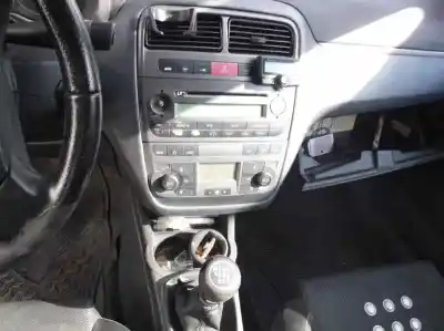 Veículo de Sucata fiat grande punto (199) 1.9 8v jtd cat do ano 2006 alimentado 199a5000