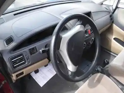 Véhicule à la ferraille suzuki liana rh (er) 1.6 de l'année 2001 alimenté m16a