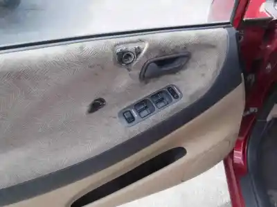 Véhicule à la ferraille suzuki liana rh (er) 1.6 de l'année 2001 alimenté m16a