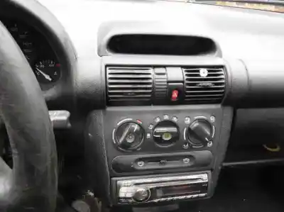 Veicolo di demolizione opel corsa b top 100 dell'anno 1999 alimentato x17d