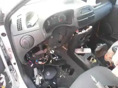 Veículo de Sucata fiat punto berlina (188) 1.3 jtd cat do ano 2005 alimentado 188a900