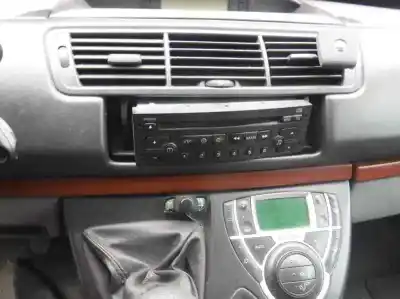 Véhicule à la ferraille citroen c8 2.0 hdi sx de l'année 2003 alimenté rht