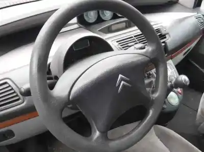 Véhicule à la ferraille citroen c8 2.0 hdi sx de l'année 2003 alimenté rht