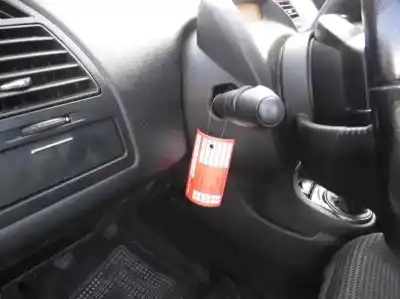 Véhicule à la ferraille citroen c4 berlina vtr plus de l'année 2004 alimenté 9hy