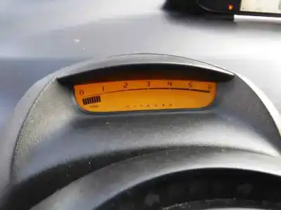 Véhicule à la ferraille citroen c4 berlina vtr plus de l'année 2004 alimenté 9hy