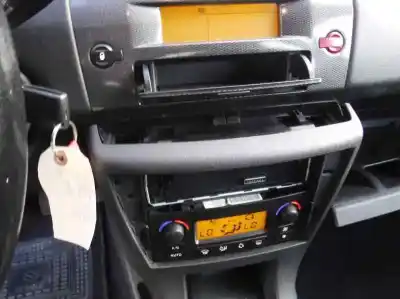 Véhicule à la ferraille citroen c4 berlina vtr plus de l'année 2004 alimenté 9hy