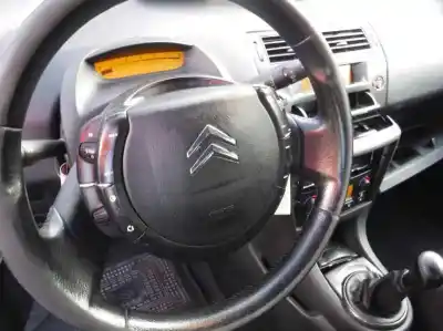 Véhicule à la ferraille citroen c4 berlina vtr plus de l'année 2004 alimenté 9hy