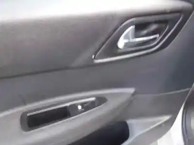 Véhicule à la ferraille citroen c4 berlina vtr plus de l'année 2004 alimenté 9hy
